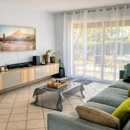 Le Petit Paradis Lescurien بيت للعطل